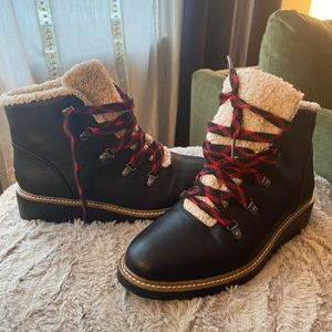 Dr. Scholl’s wedge lace up bootie! Sz 8 like new!